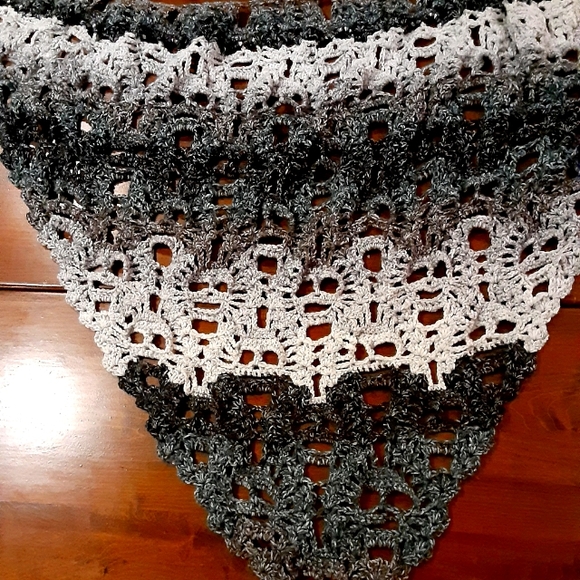 Lost Soul Skull Shawl - Picture 1 of 2